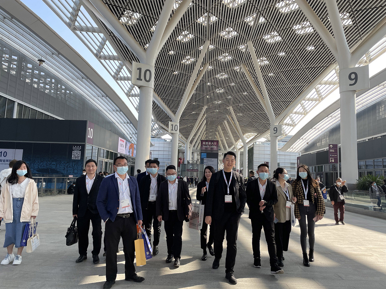 2023年法蘭克福汽配展天津運營中心繁落信息技術參展人員合影